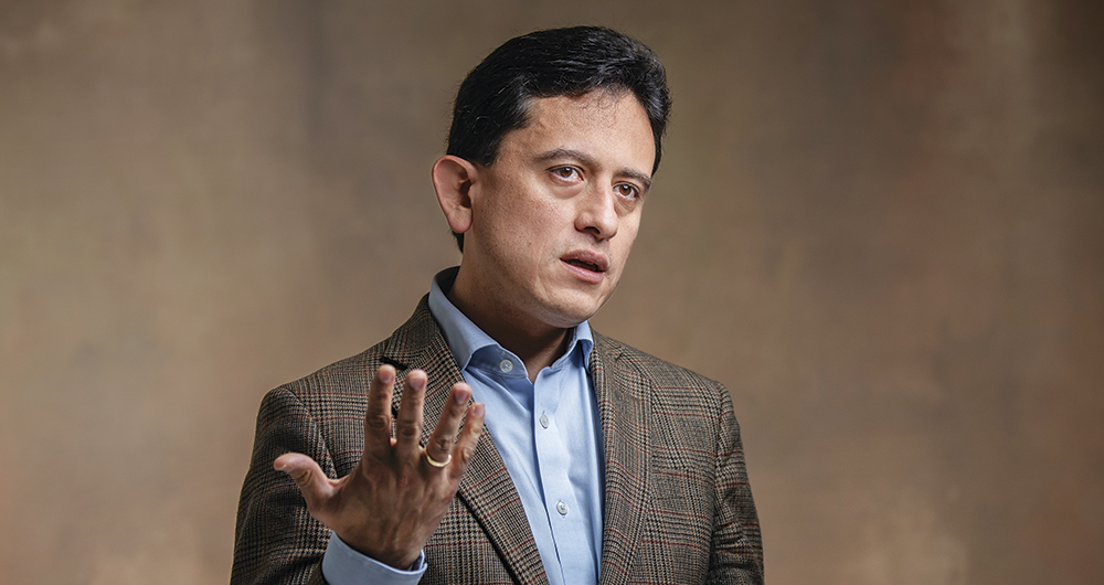 Mientras Luis Carlos Reyes denunció a varios de sus compañeros, él salió del cargo y los otros siguen en el Gobierno. 