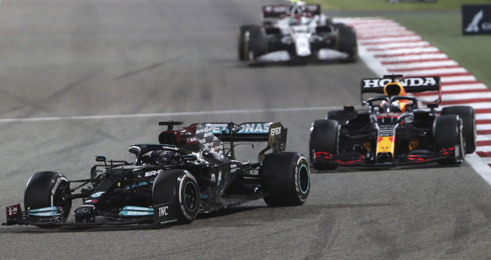 Lewis Hamilton se quedó con la primera carrera de la temporada.