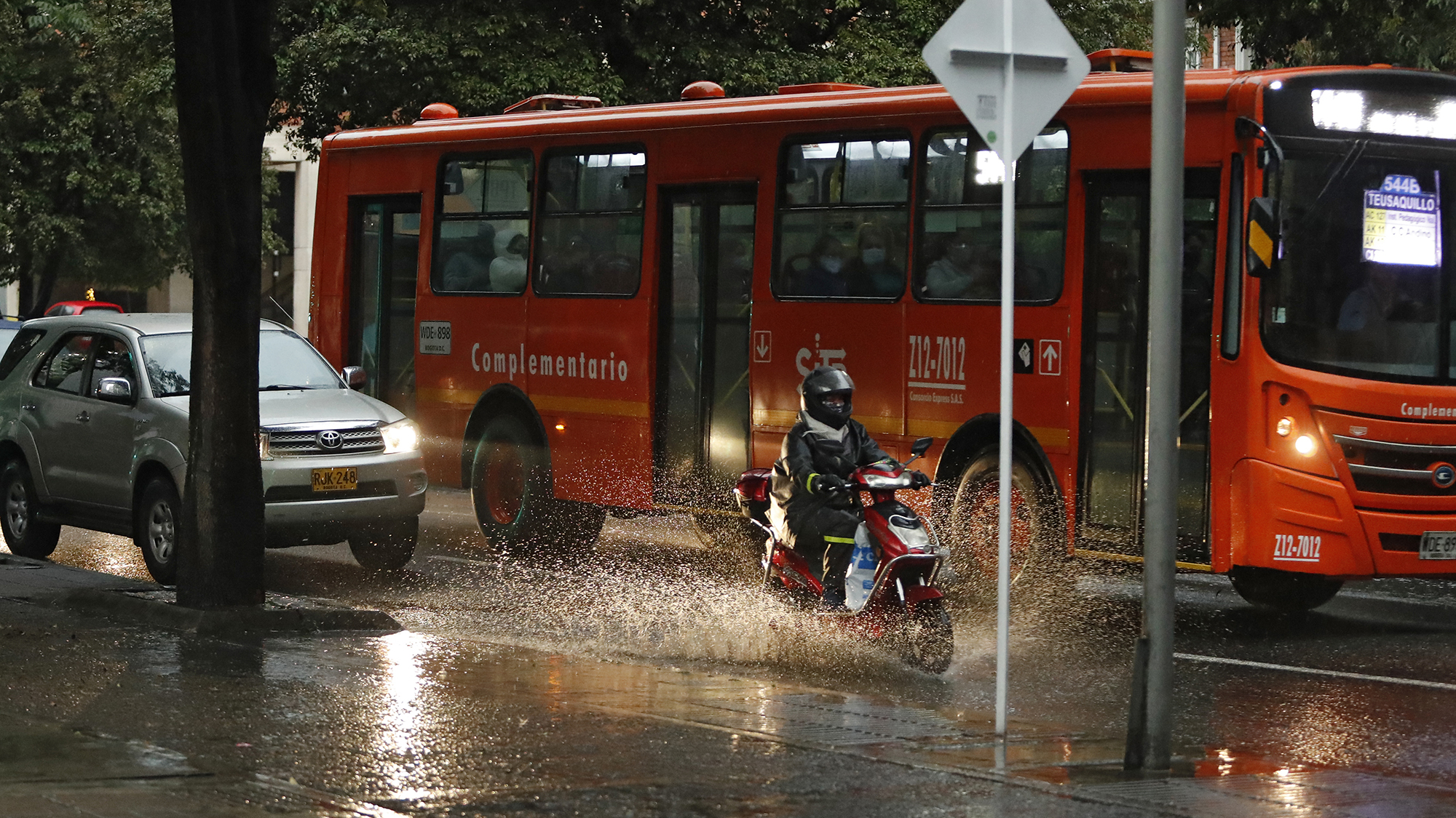 Invierno en Bogotalluvias fenomeno de la Niña Noche Nov 27 del 2020Foto Guillermo Torres Reina / Semana
