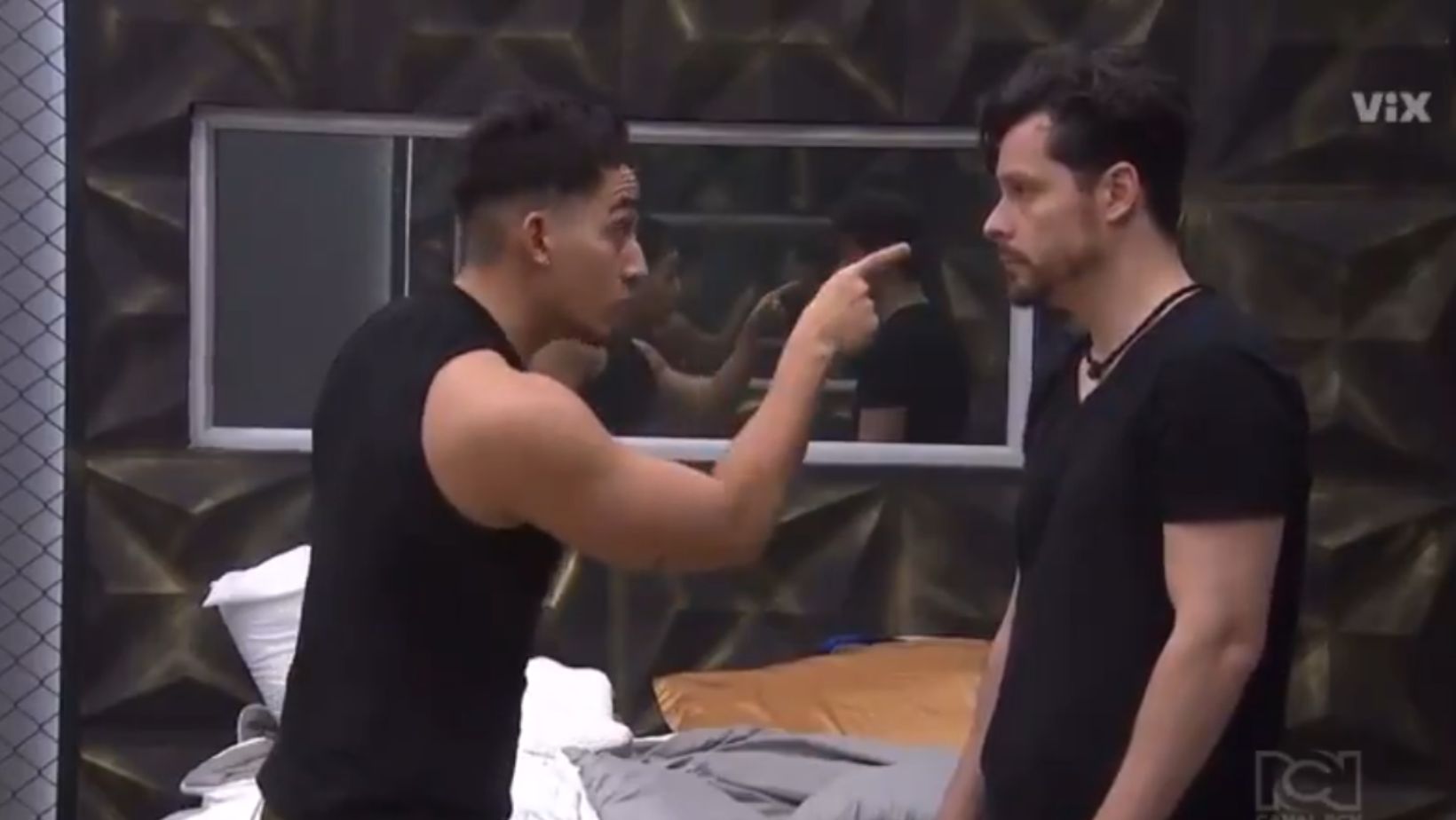 Alfredo Redes y Julián Trujillo en el exilio de La casa de los famosos