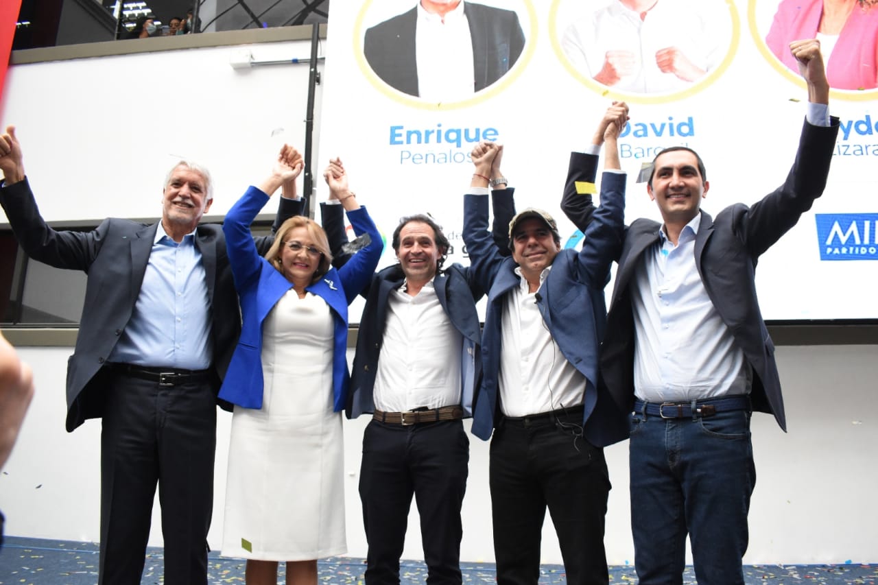 Equipo por Colombia, Peñalosa, Fico, Char y Barguil entregan firmas