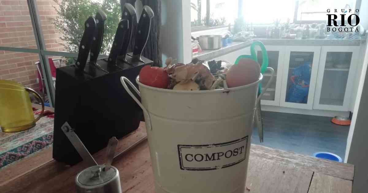 Esta práctica, realizada incluso en los hogares, contribuye a que los residuos que se generan en el día a día se transformen y no terminen en los rellenos sanitarios, evitando así su colapso. Foto: cortesía Catalina Romero -Colombia hoy. 