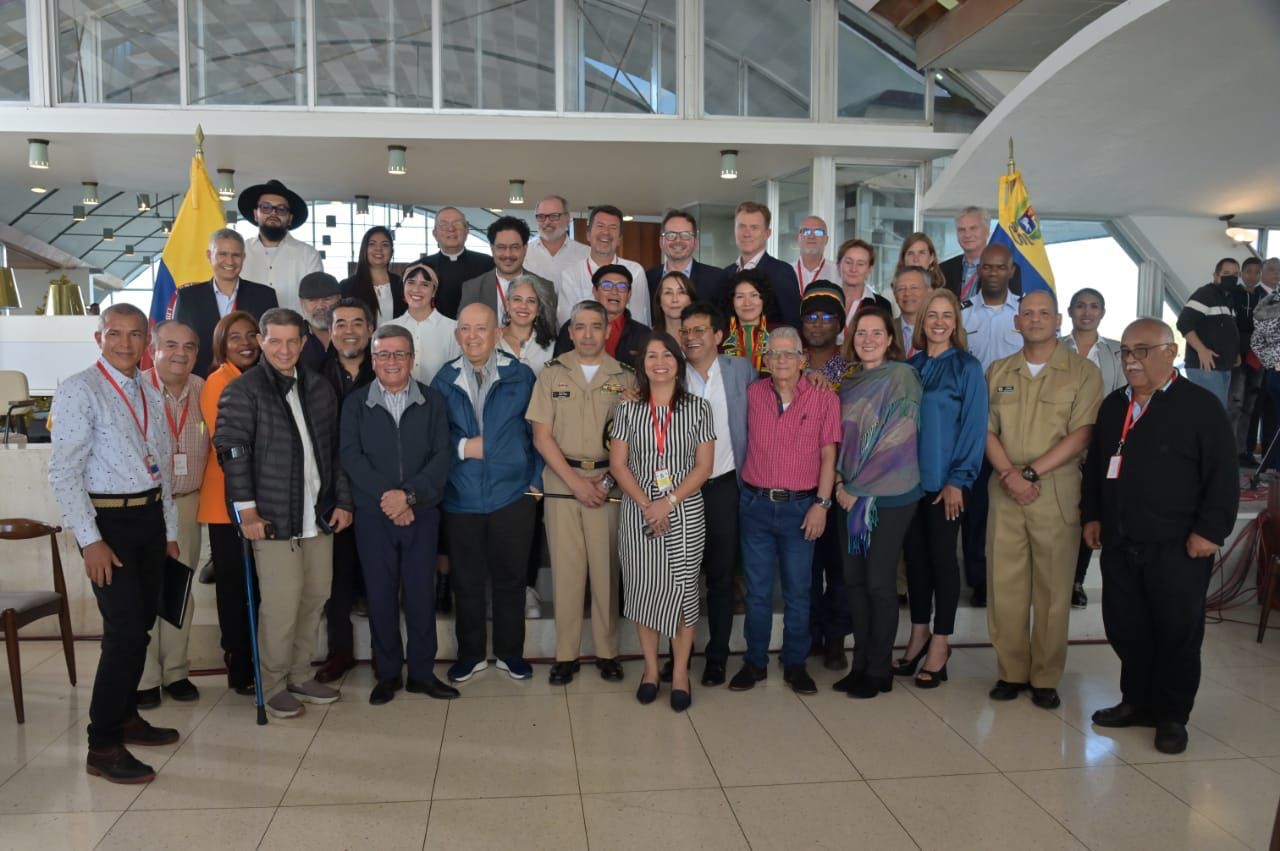 Alias Violeta con los negociadores del ELN en Caracas Venezuela