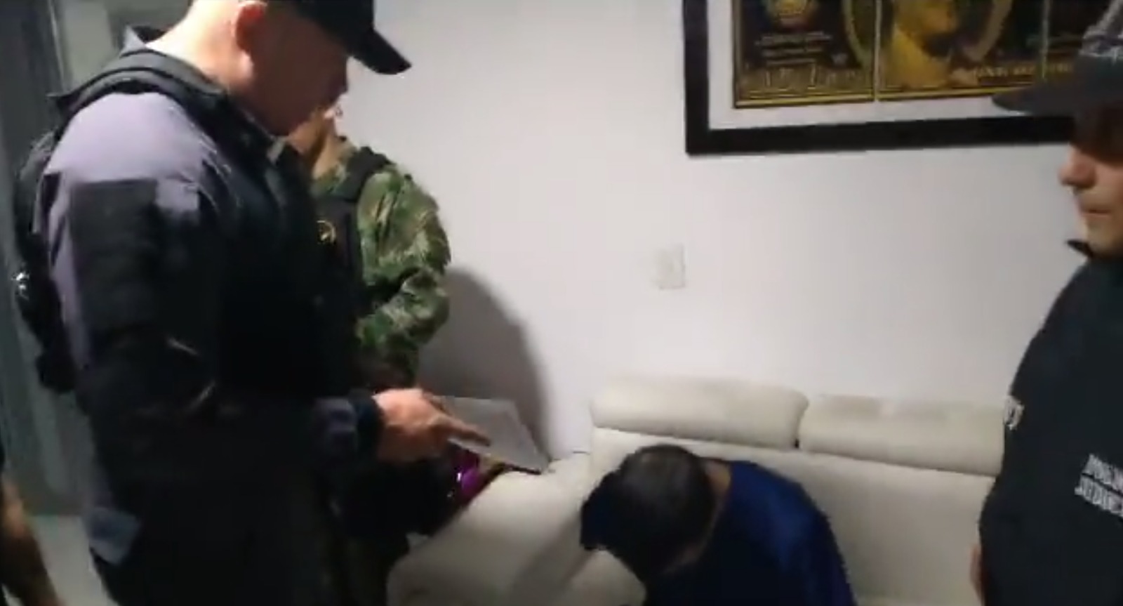 Las autoridades coparon la vivienda del secuestrador para hacer el allanamiento.