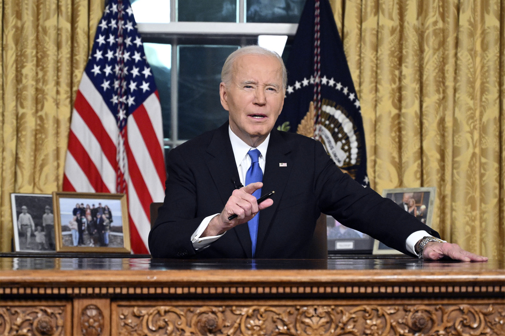 El presidente Joe Biden habla desde la Oficina Oval de la Casa Blanca mientras pronuncia su discurso de despedida el miércoles 15 de enero de 2025 en Washington. (Mandel Ngan/Pool vía AP)