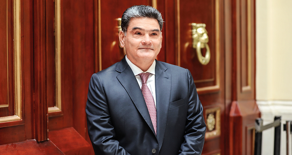  Gregorio Eljach lleva doce años al frente de la Secretaría General del Senado. El pasado 20 de julio fue reelegido con 97 votos. 