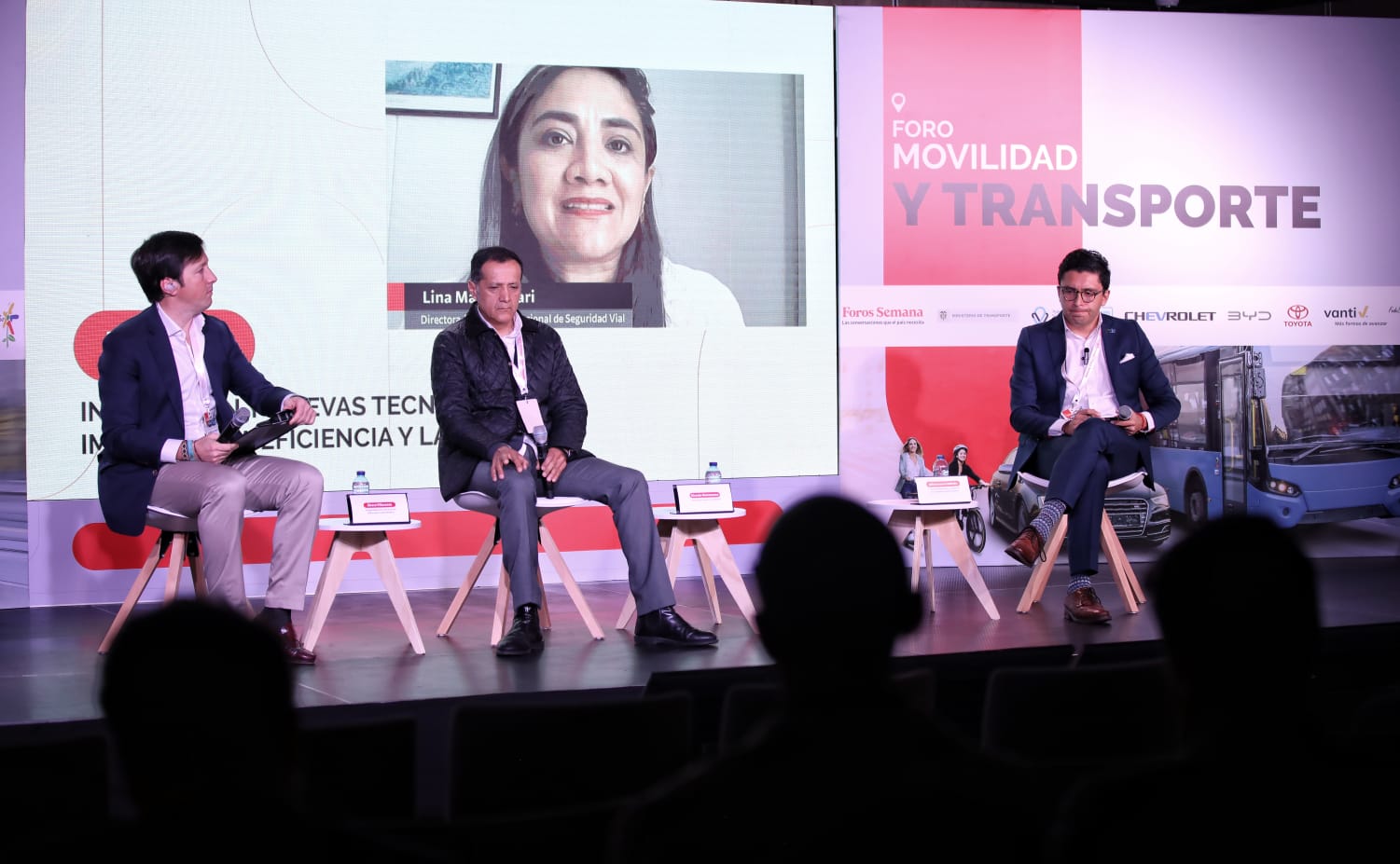 Álvaro Villasante, vicepresidente de Innovación del GEB y asesor Latam Mobility; Ricardo Montezuma, urbanista y experto en movilidad; Lina María Huari, directora general (e) de la Agencia Nacional de Seguridad Vial y Julio Ernesto Calderón, gerente de Relaciones con Gobierno de Automotores Toyota Colombia.