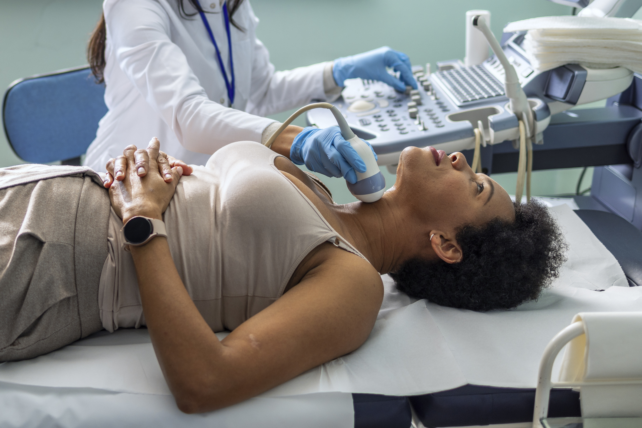 Las mujeres son más susceptibles a enfrentar cáncer de tiroides.