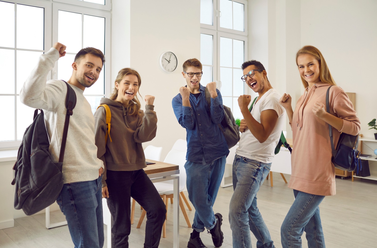 Entre los temas que se tratan en la Cátedra de Inteligencia están cómo es el funcionamiento de la mente y se gestionan las emociones. También, se enseña a mejorar las habilidades para comunicarse y a practicar la meditación.