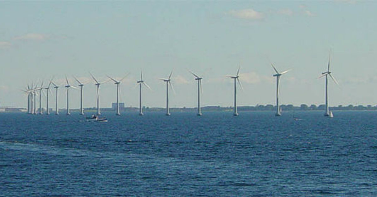 8. Dinamarca ocupa la posición 8 generando con energías renovables el 27% de su producción total. Foto: Parque Eólico Middelgrunden, Dinamarca.