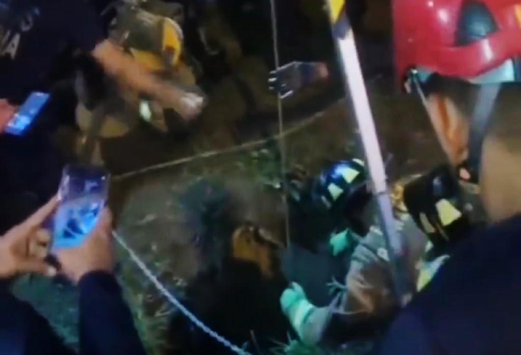 Una joven de 18 años cayó a una alcantarilla sin tapa en Barranquilla.