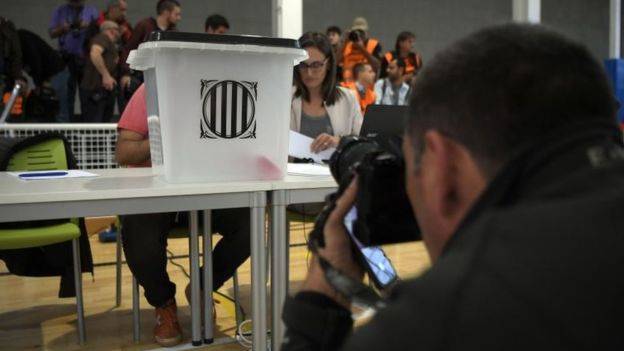 El referéndum en Cataluña ha atraído la atención de la prensa internacional, especialmente de Europa. Foto: LLUIS GENE/AFP/GETTY IMAGES