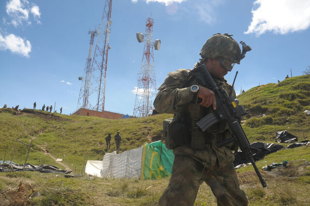LAS FUERZAS MILITARES RETOMARON EL CONTROL EN EL CERRO BERLIN, UBICADO EN EL MUNICIPIO DE TORIBIO, CAUCA
