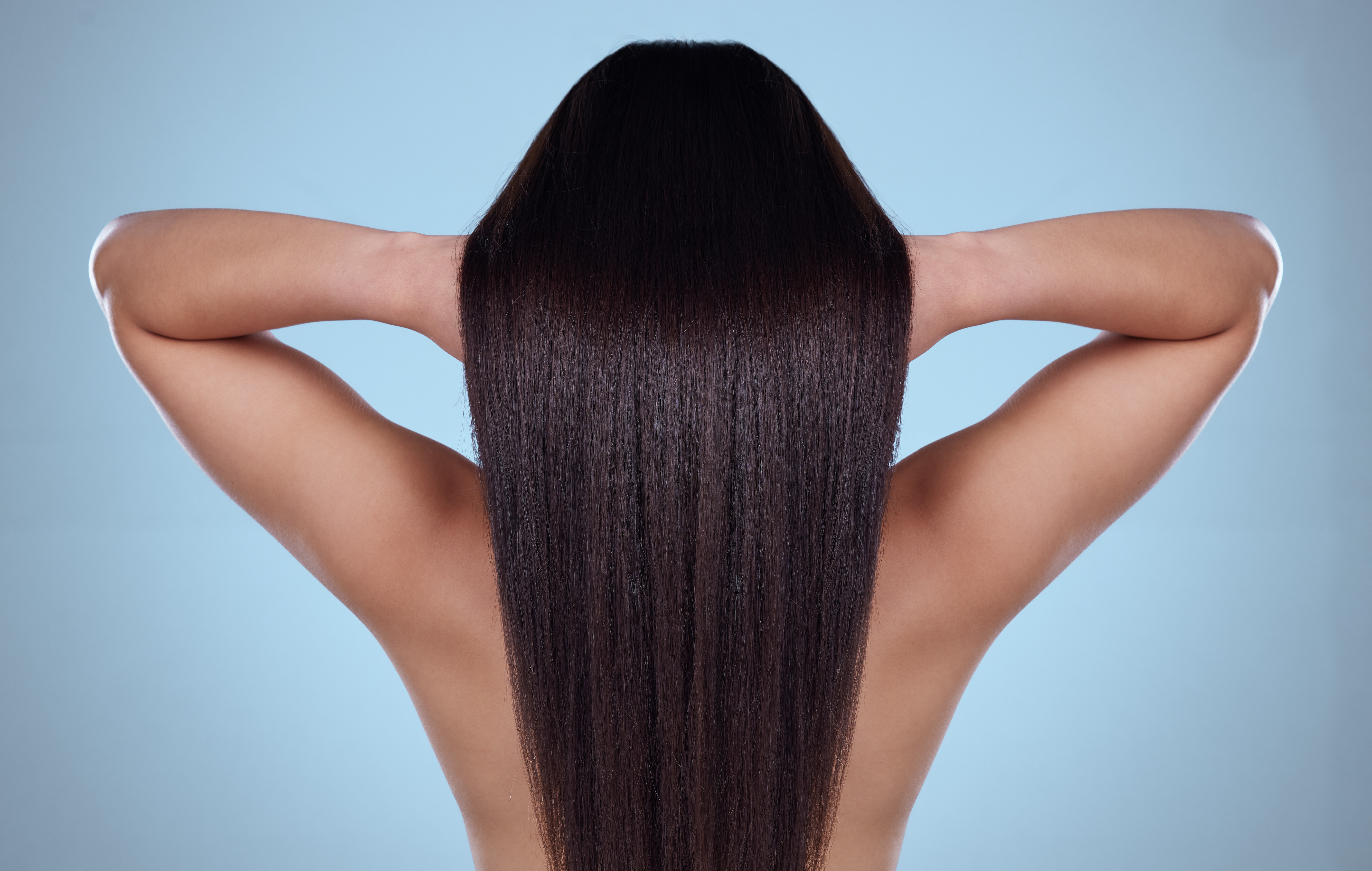 El uso de algunos ingredientes naturales pueden acelerar el crecimiento del cabello.