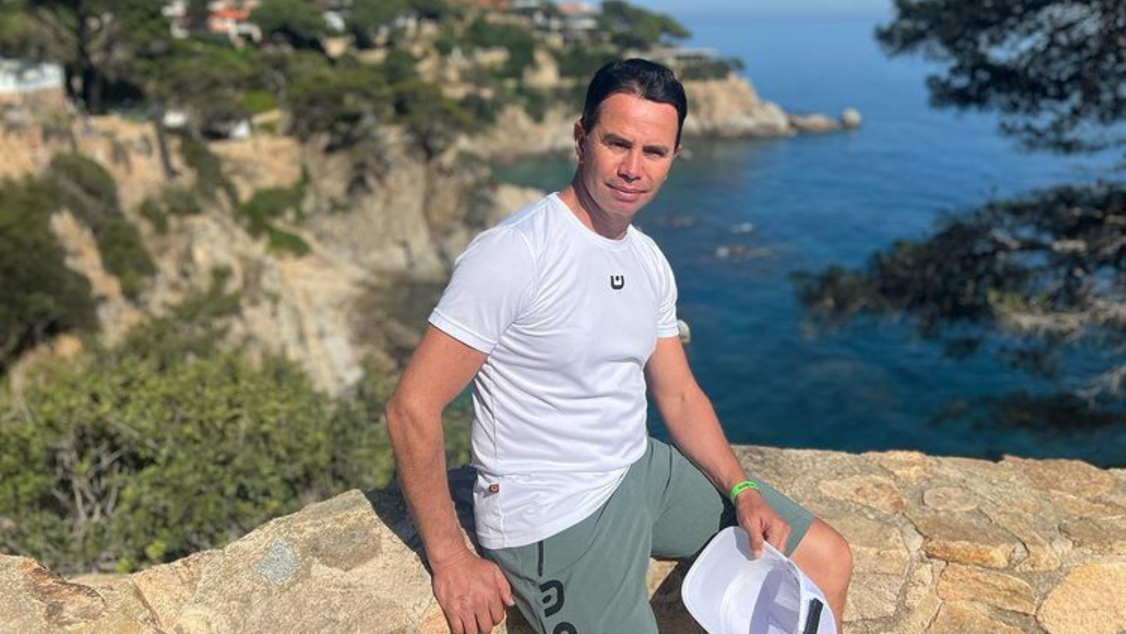 Instagram @jhonnyrivera