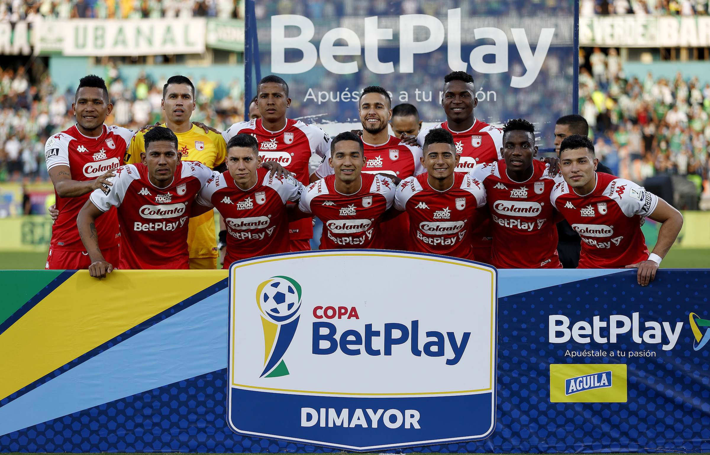 MEDELLIN - COLOMBIA, 15-09-2021: Atletico Nacional e Independiente Santa Fe durante partido de vuelta de los cuartos de final por la Copa BetPlay DIMAYOR 2021 en el estadio Atanasio Girardot de la ciudad de Medellin. / Atletico Nacional and Independiente Santa Fe during the second leg of the quarterfinals for the BetPlay DIMAYOR Cup 2021 at the Atanasio Girardot stadium in the city of Medellin / Photo: VizzorImage /Juan A. Cardona / Cont.