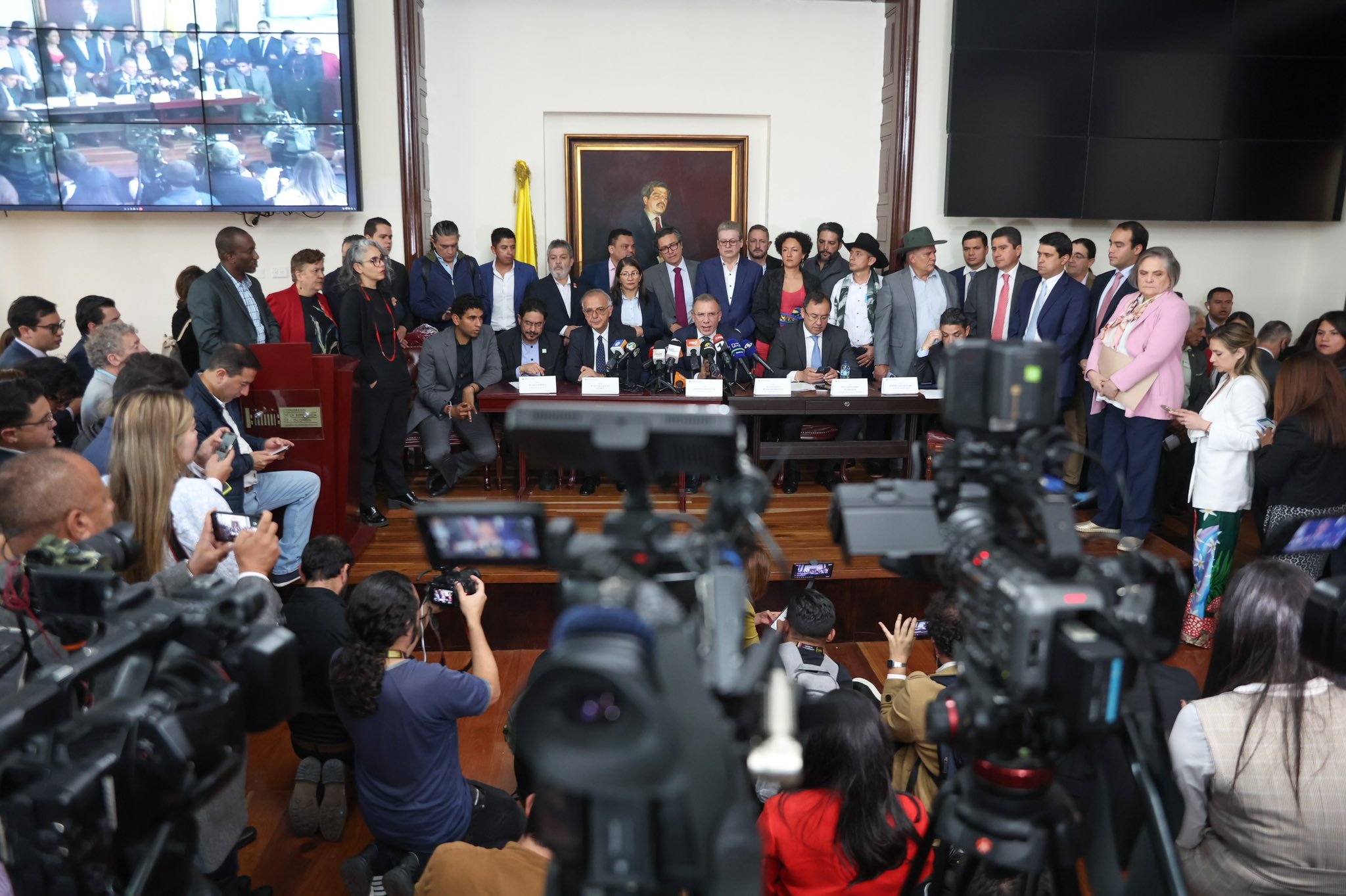 La bancada de Gobierno también hizo presencia en la radicación de la reforma a Ley de Orden Público.