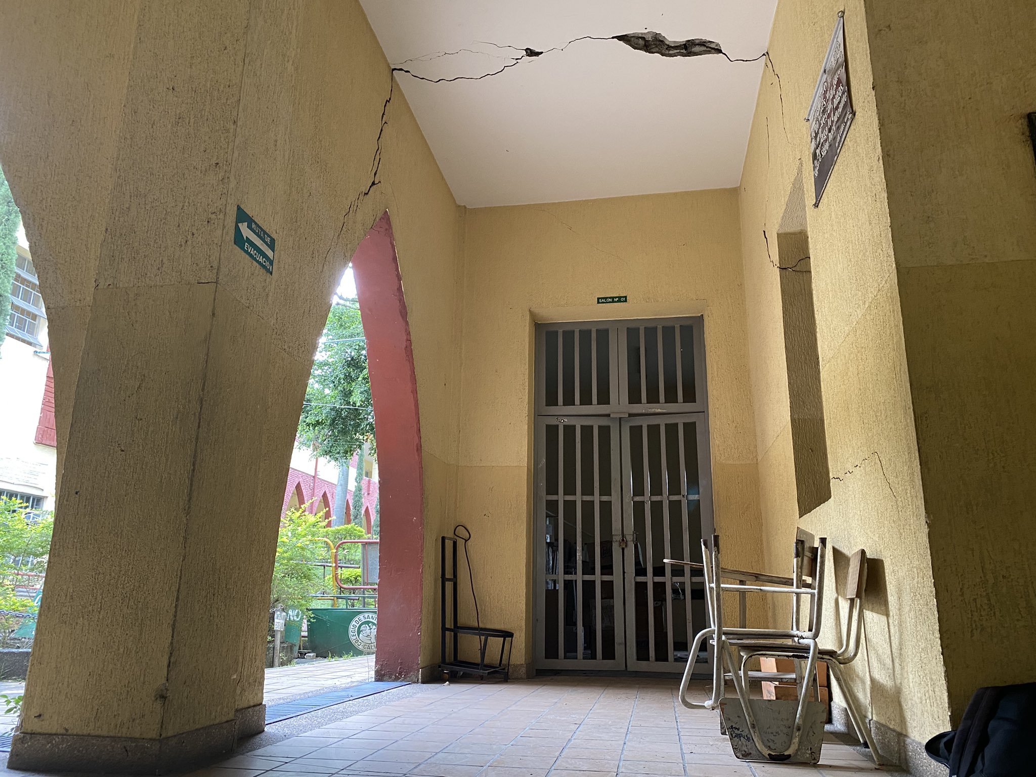 El colegio Santa Librada de Cali se cae a pedazos.
