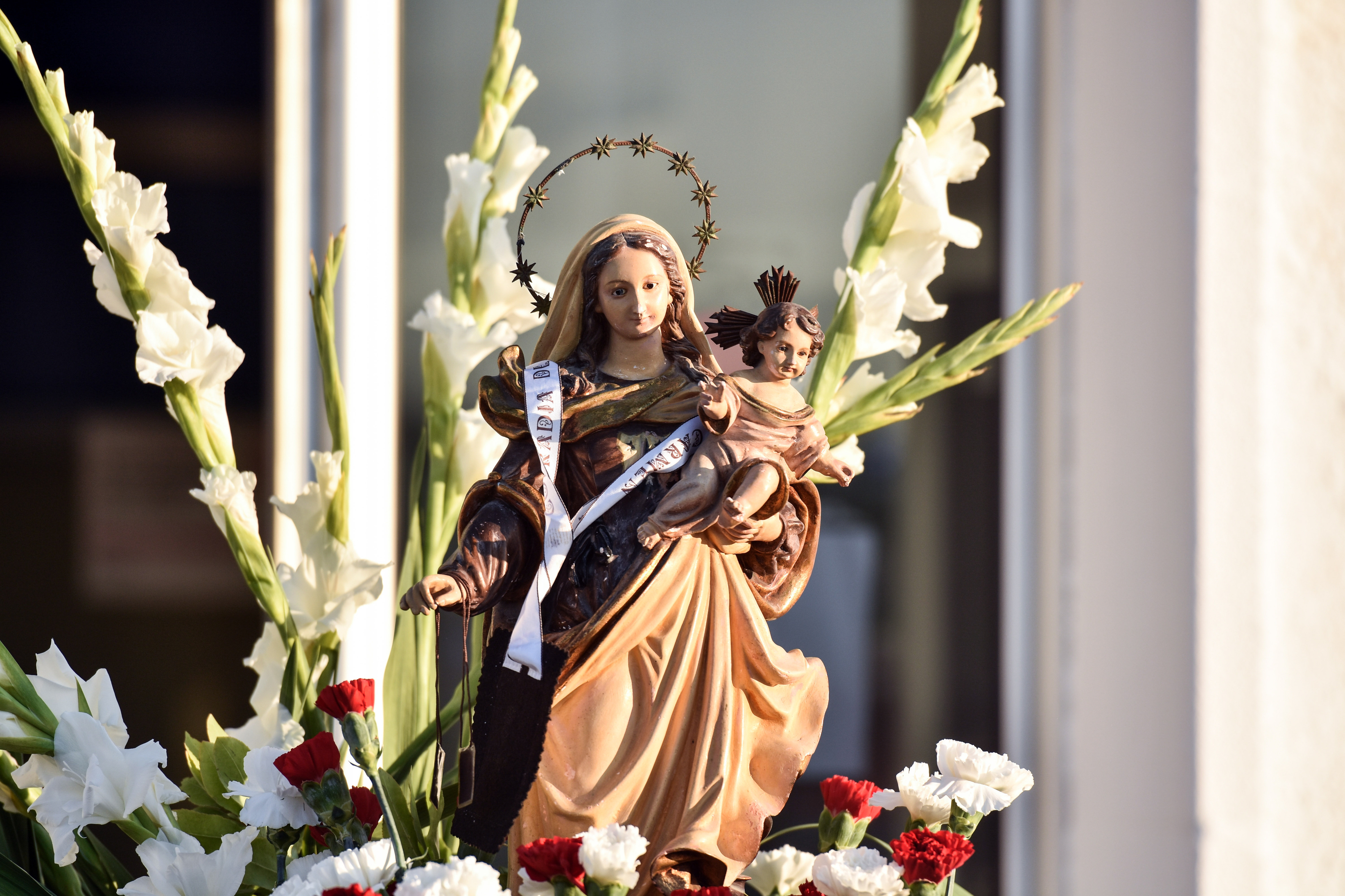 Cada año se celebra una fiesta religiosa en honor a la Virgen del Carmen, patrona de los marineros, pescadores, conductores. (Foto de Ramon Costa/SOPA Images/LightRocket vía Getty Images).