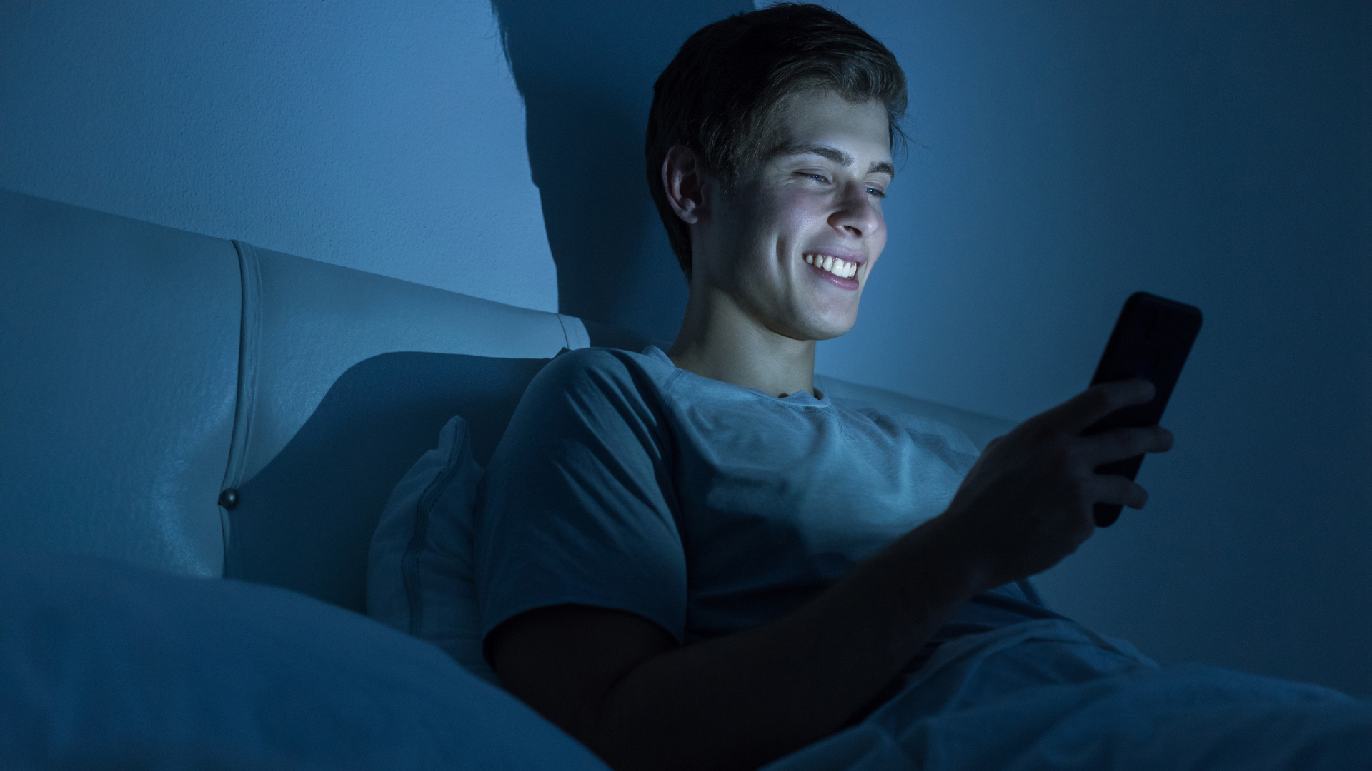 El celular no tiene que ser lo primero que toque al despertar ni lo último antes de dormir.