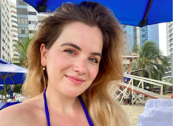 El ladrón  intentó agarrarla, pero ella fue más veloz y corrió hacia un bus que había parado una mujer más adelante.