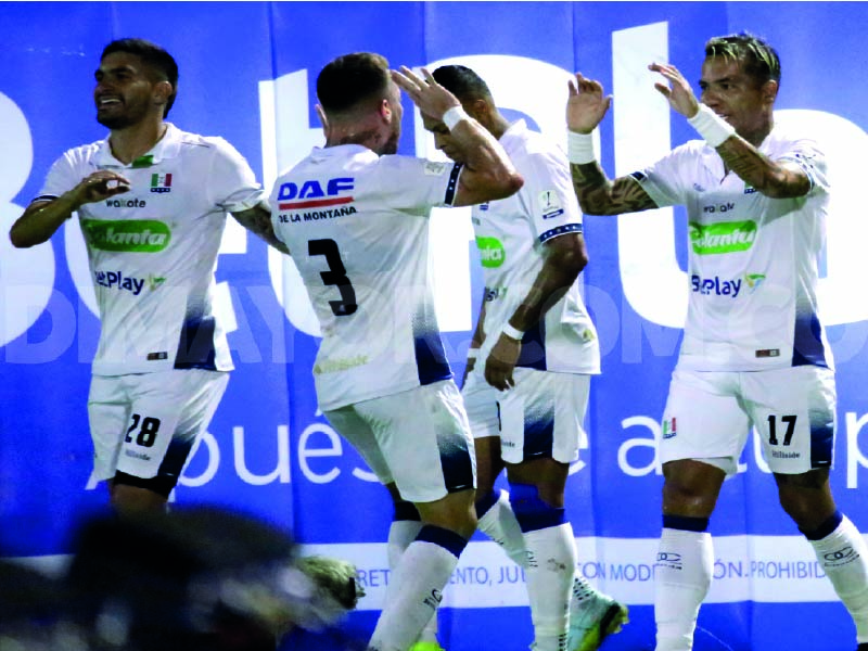 Dayro Moreno celebrando un gol con el Once Caldas