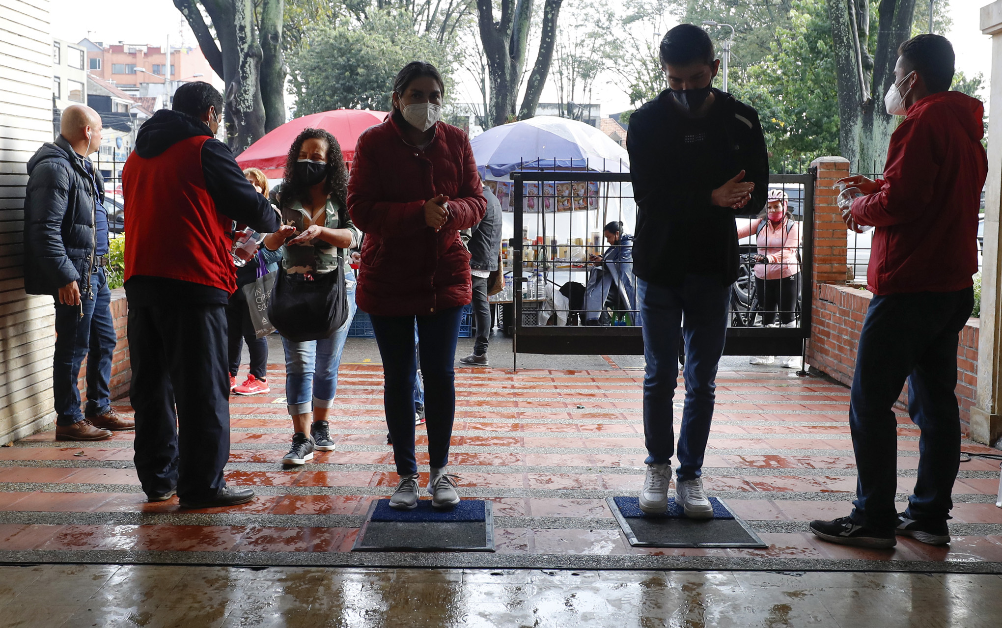 Celebracion eucaristica en la iglesia de Santa Marta con protocolos de bioseguridad barrio GaleriasBogota marzo 23 del 2021Foto Guillermo Torres Reina / Semana