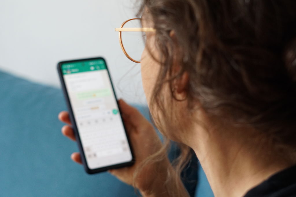 Los usuarios deben ser conscientes de una nueva modalidad de robo que se presenta en WhatsApp, ya que los delincuentes continúan encontrando formas de explotar la confianza de las personas en la aplicación.