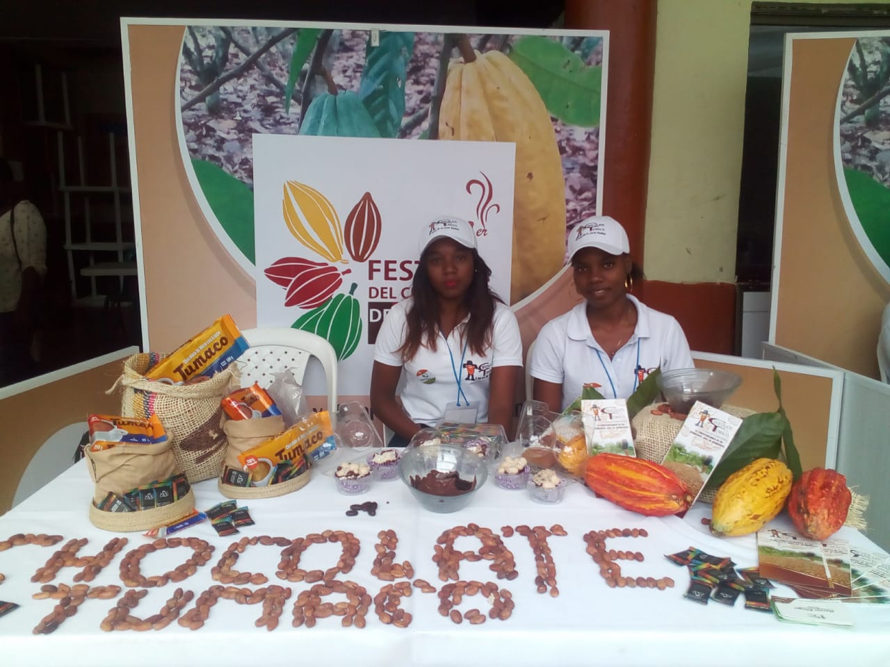La Cámara de Comercio y la Alcaldía de Tumaco organizan el Festival del Chocolate para dar a conocer las unidades productivas que trabajan los campesinos con instructores del Sena.
