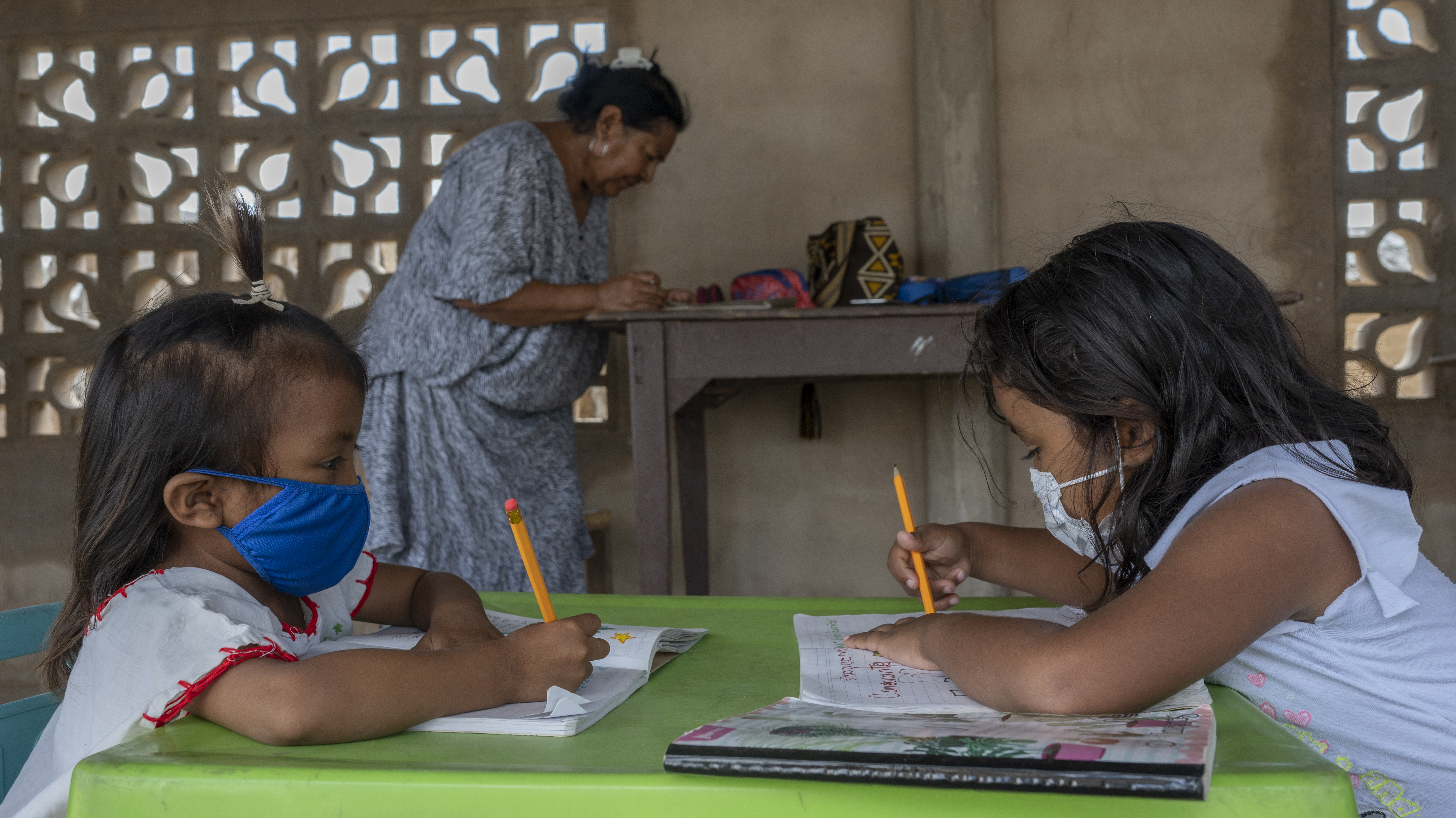 El 60 % de los eventos armados registrados el año pasado afectaron directamente a 268.524 niños, niñas y adolescentes, un 11,5 % más que en el 2021, de acuerdo con datos de la ONCA.