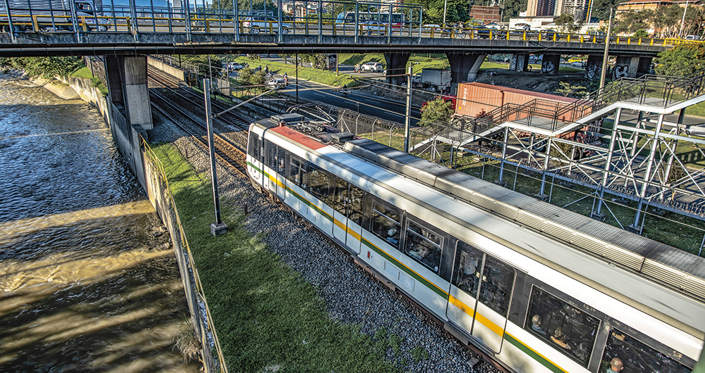    El trágico hecho ocurrió en uno de los rieles del metro, y aunque Daniela sobrevivió por algunas horas, falleció en un centro asistencial de Medellín. 