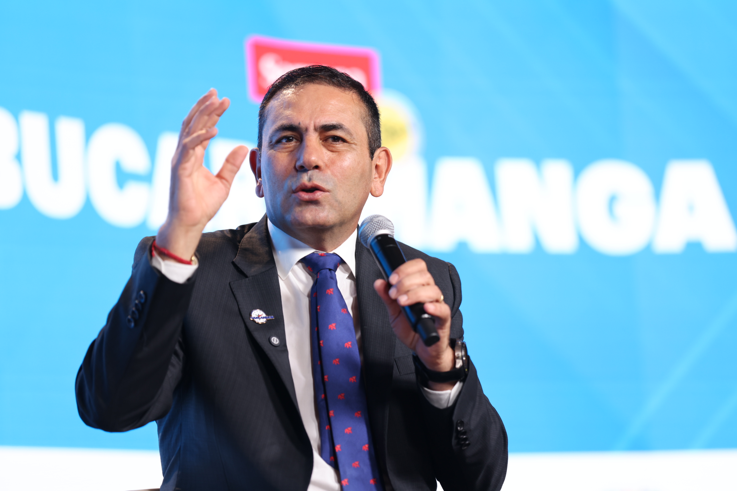 •	Juvenal Díaz
Gobernador de Santander     
Modera: Yesid Lancheros