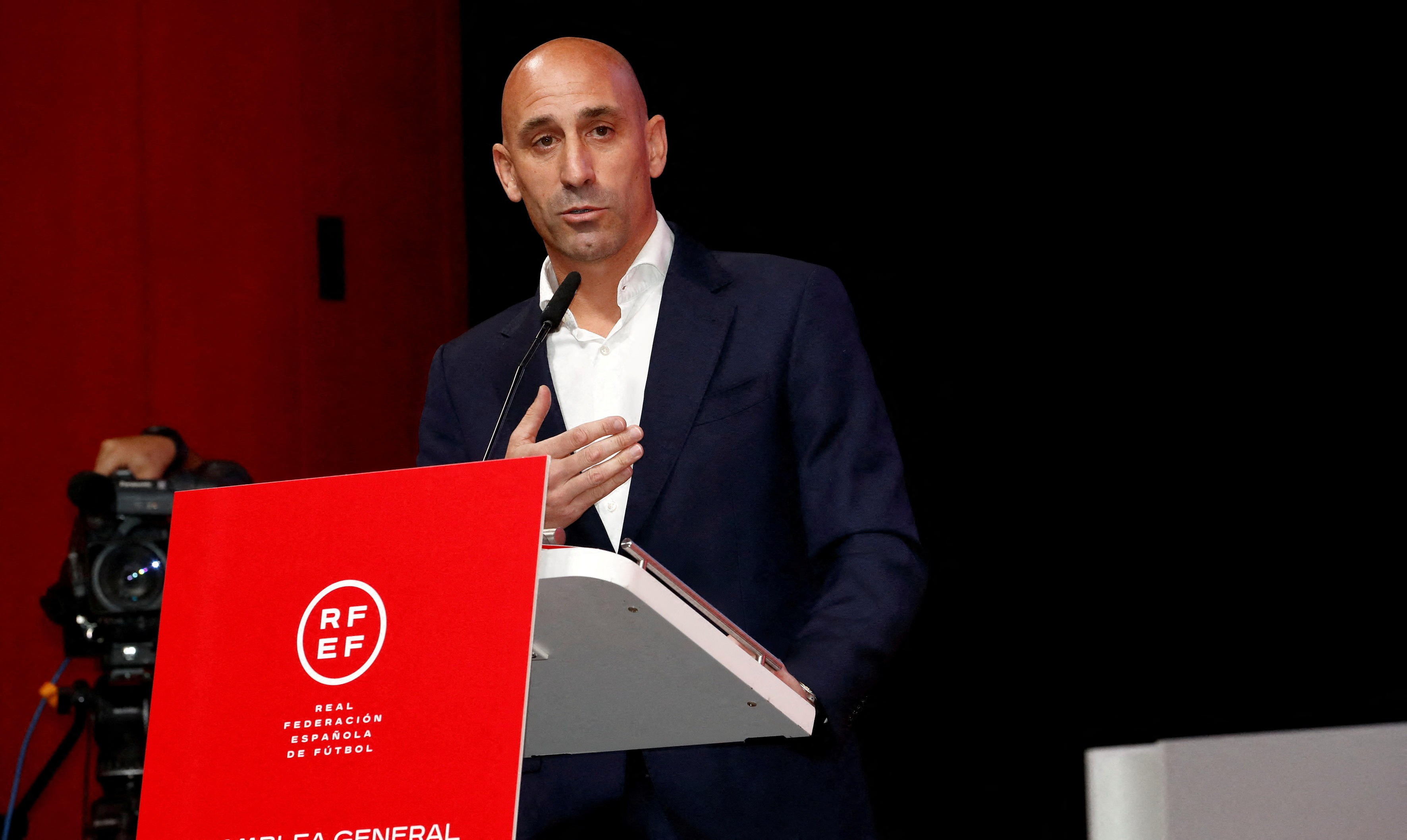 Luis Rubiales anunció que no dejará su cargo.
