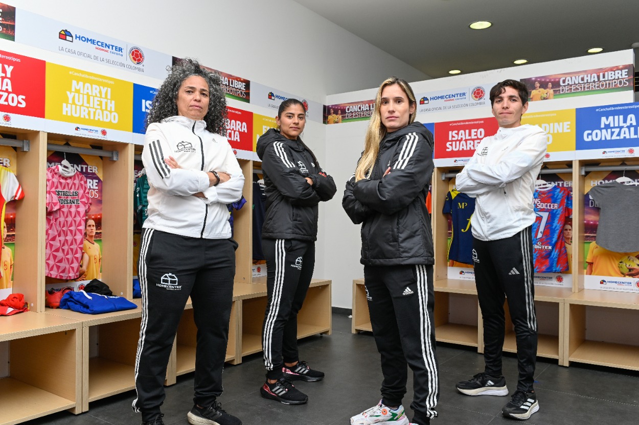 Dos de cada tres futbolistas han sido discriminadas en algún momento de su vida o carrera. El entrenamiento mental libre de estereotipos se convirtió en una poderosa estrategia que las alienta a seguir adelante. En ella se inspiró Homecenter para la serie web Charlas de Camerino.
