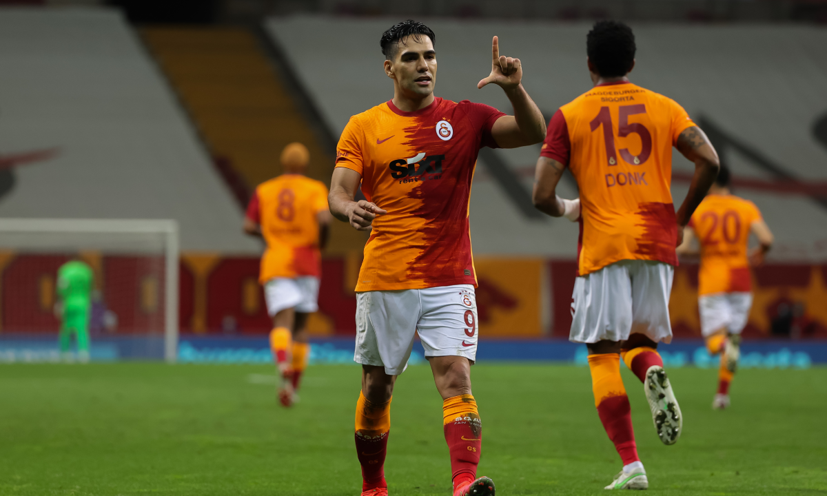 ISTANBUL, TURKEY - MAY 8: Radamel Falcao of Galatasaray scores the 2-1 during the Super Lig match between Galatasaray and Besiktas at Turk Telekom Stadyumu on May 8, 2021 in Istanbul, Turkey (Photo by /BSR Agency/Getty Images)