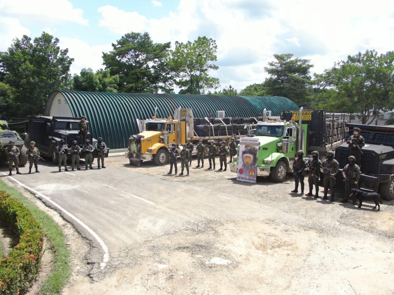 Estos fueron los tractocamiones recuperados.