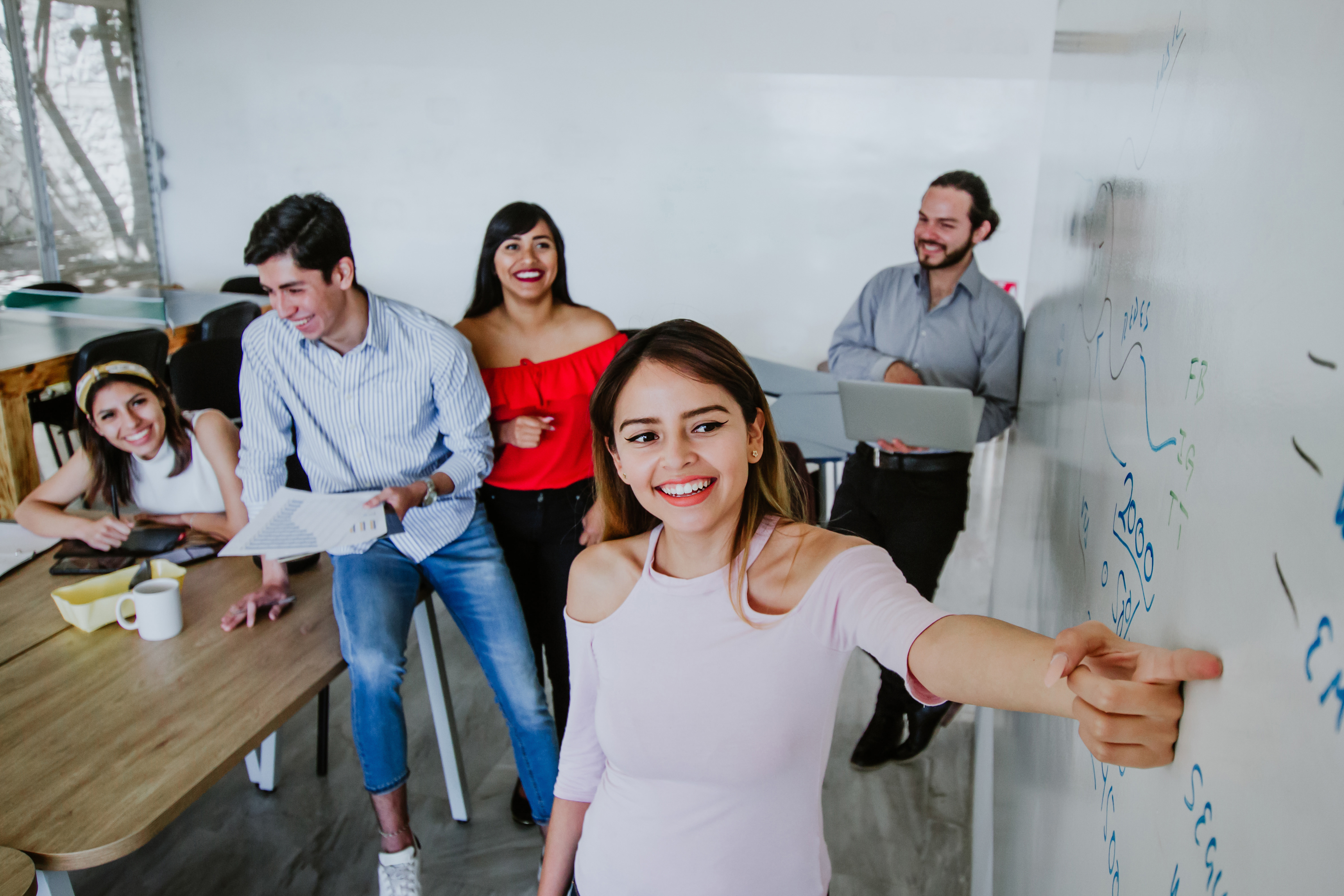 La convocatoria forma parte del programa ALDEA, diseñado por el Ministerio de Comercio, Industria y Turismo y ejecutado por iNNpulsa Colombia, para beneficiar a emprendimientos innovadores de alto impacto para su consolidación y crecimiento a un nivel más avanzado.