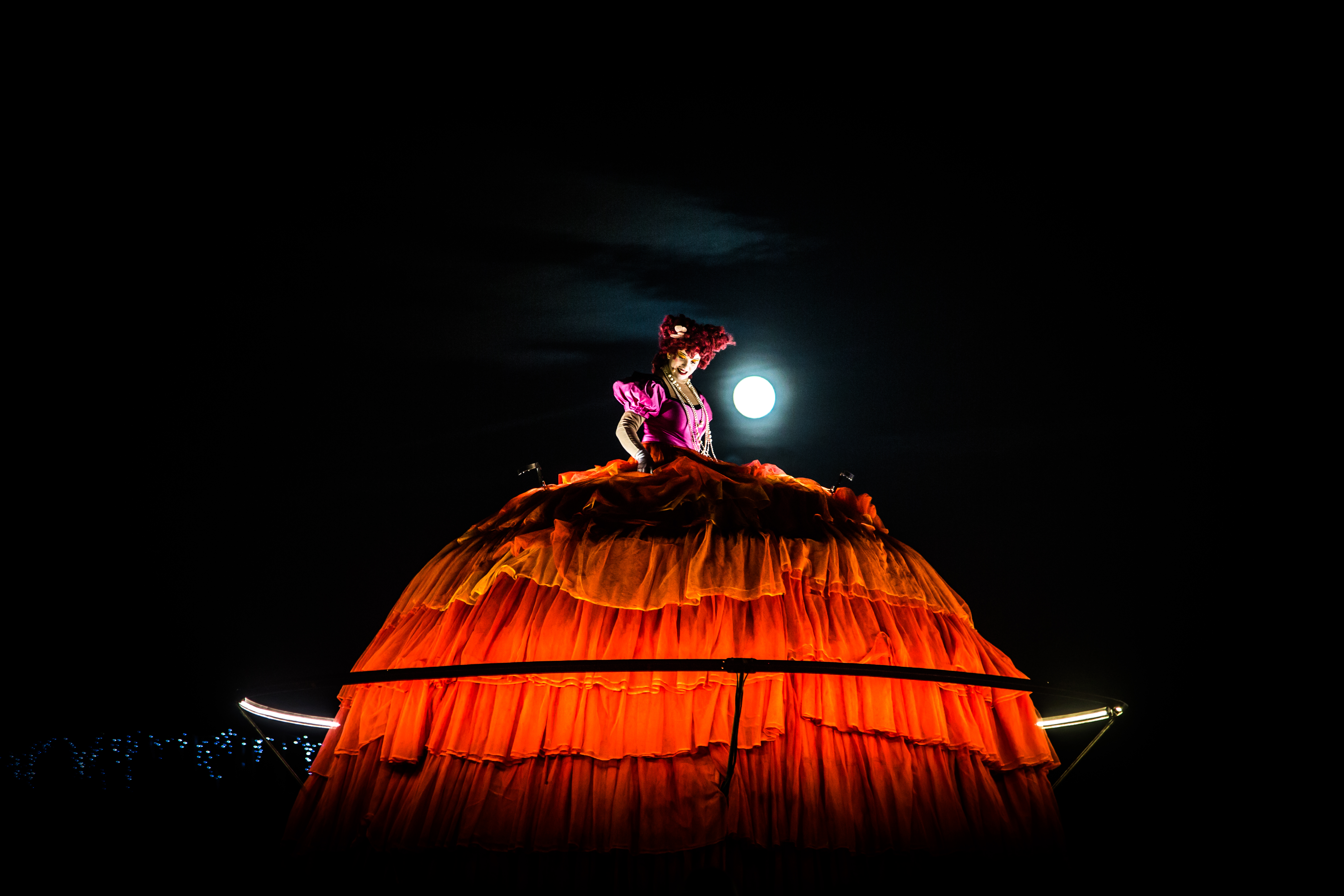 Francia, 'Muñecas gigantes', Mobile Homme Transe Express.