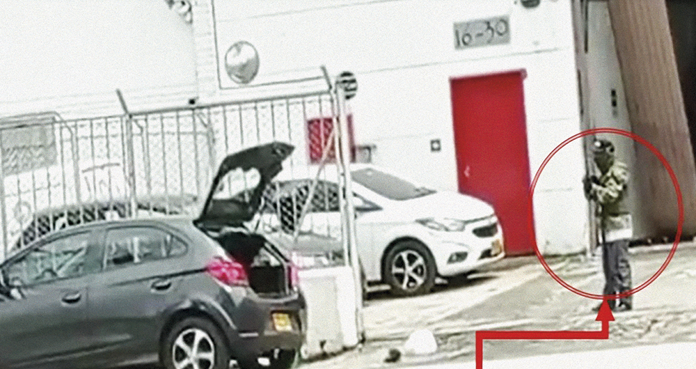  Este sujeto fungía como campanero durante el cinematográfico hurto a una fundidora de oro en Medellín. 