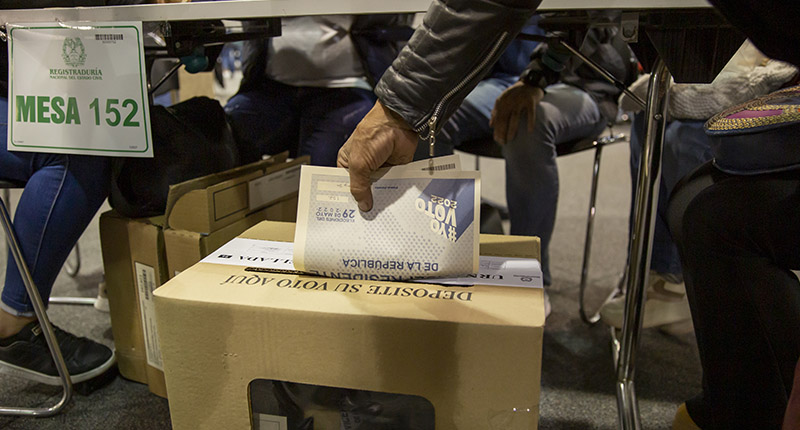 En el país podrán votar 38.029.475 ciudadanos, en 100.809 mesas que se instalarán en 12.263 puestos de votación; en el exterior, 972.764 personas están habilitadas para sufragar en 1.343 mesas