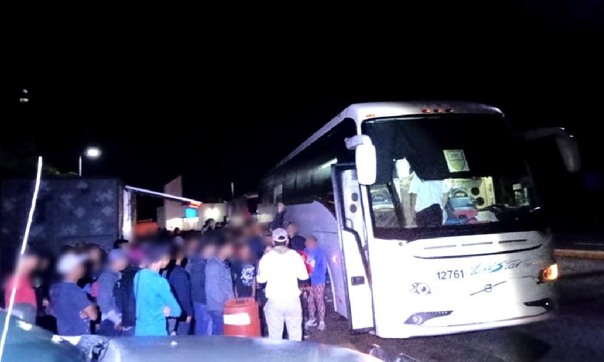 Cerca de 180 migrantes fueron encontrados en situación de hacinamiento en bus que transitaba por vías de Mexico