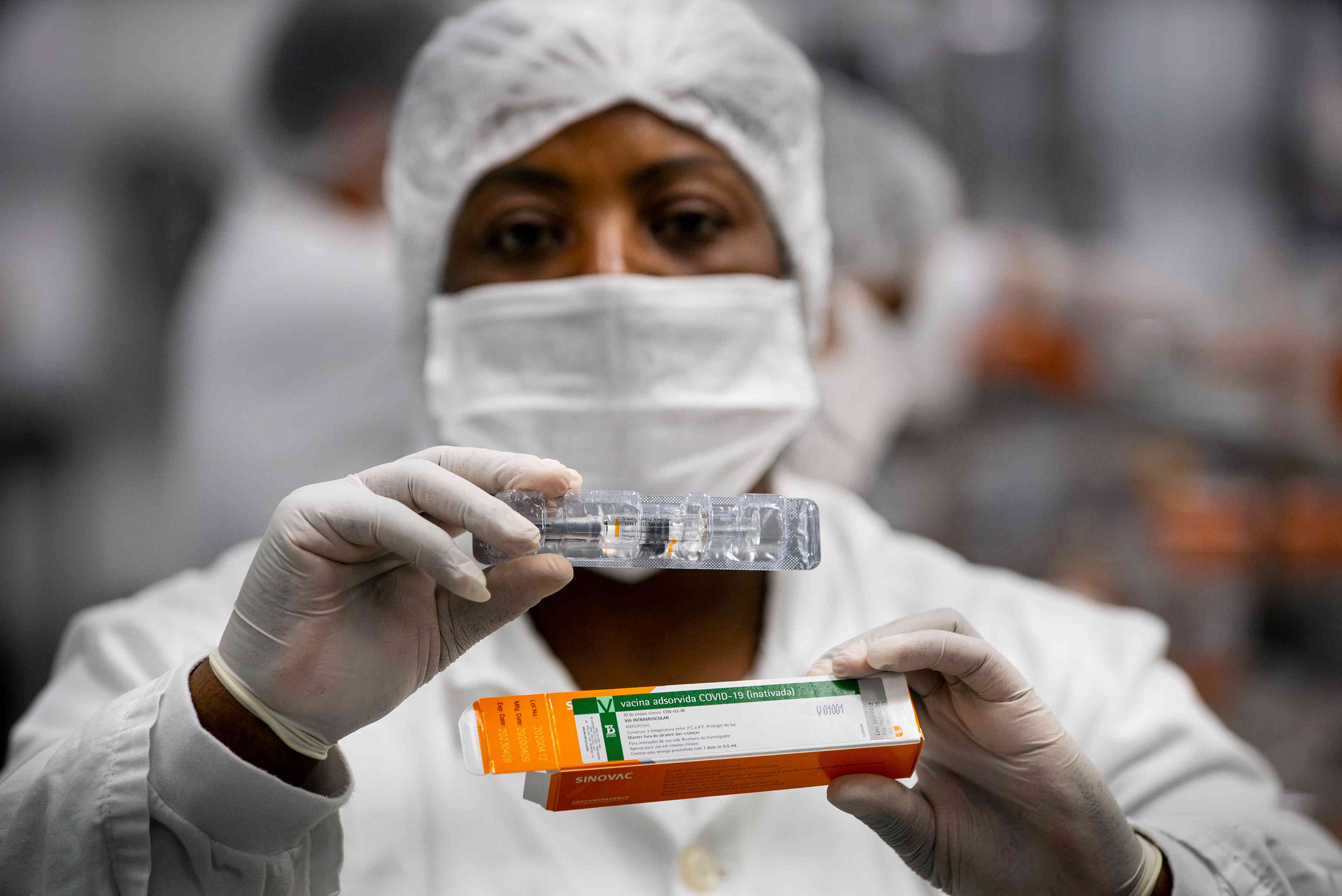 Un colombiano dirige las pruebas de una esperanzadora vacuna contra la  covid-19