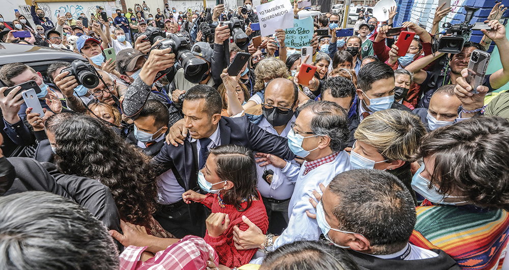Según las cuentas que se manejan en el Pacto Histórico, Gustavo Petro ha tenido lleno total, hasta el momento, en más de 60 plazas en todo el país.