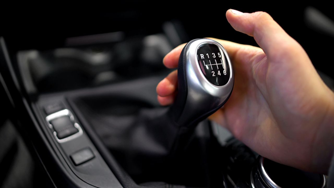 El arranque de un automóvil en segunda marcha es una práctica que a veces se utiliza, pero que puede tener efectos tanto positivos como negativos en el vehículo y su funcionamiento.