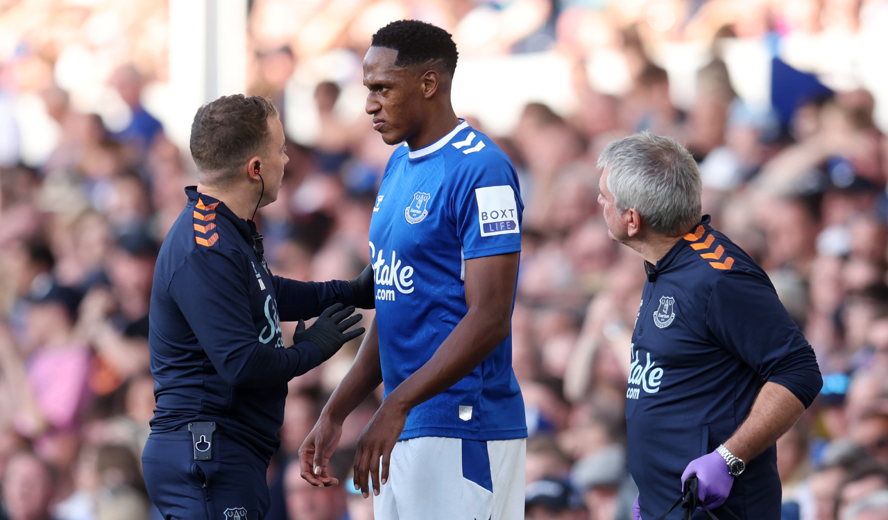 Yerry Mina sufrió lesión en su primer juego de Premier League
