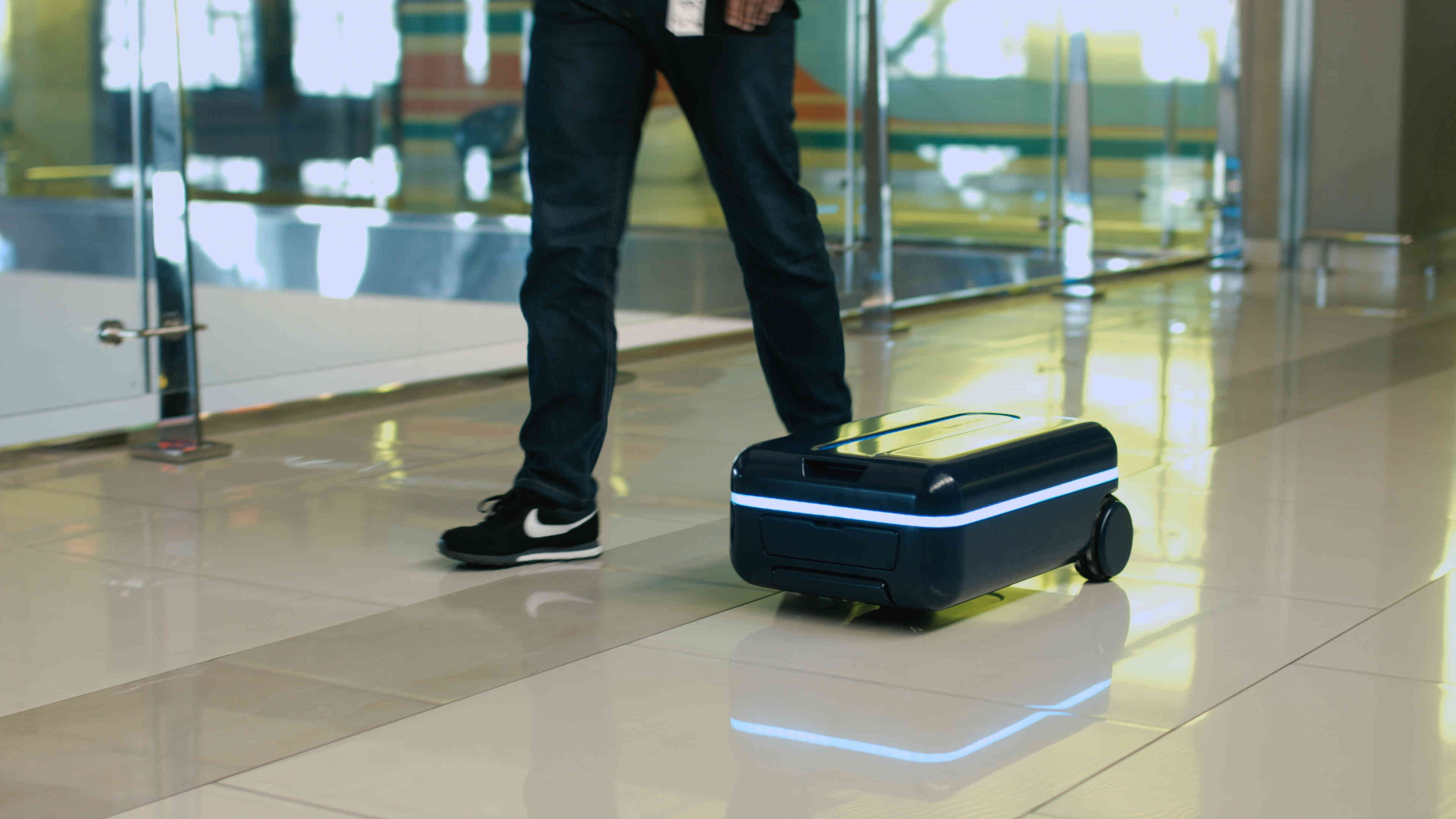 Travelmate maleta inteligente que se mueve sola