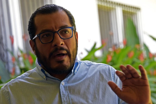 El precandidato nicaragüense Félix Maradiaga habla durante una entrevista con AFP, en Managua, el 11 de febrero del 2021. Foto: AFP