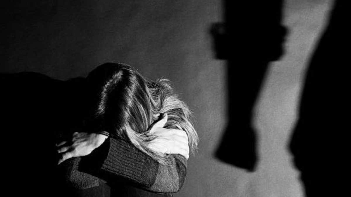 Las hipótesis apuntan a que el padre agredió a la menor a golpes hasta conducirla a la muerte.