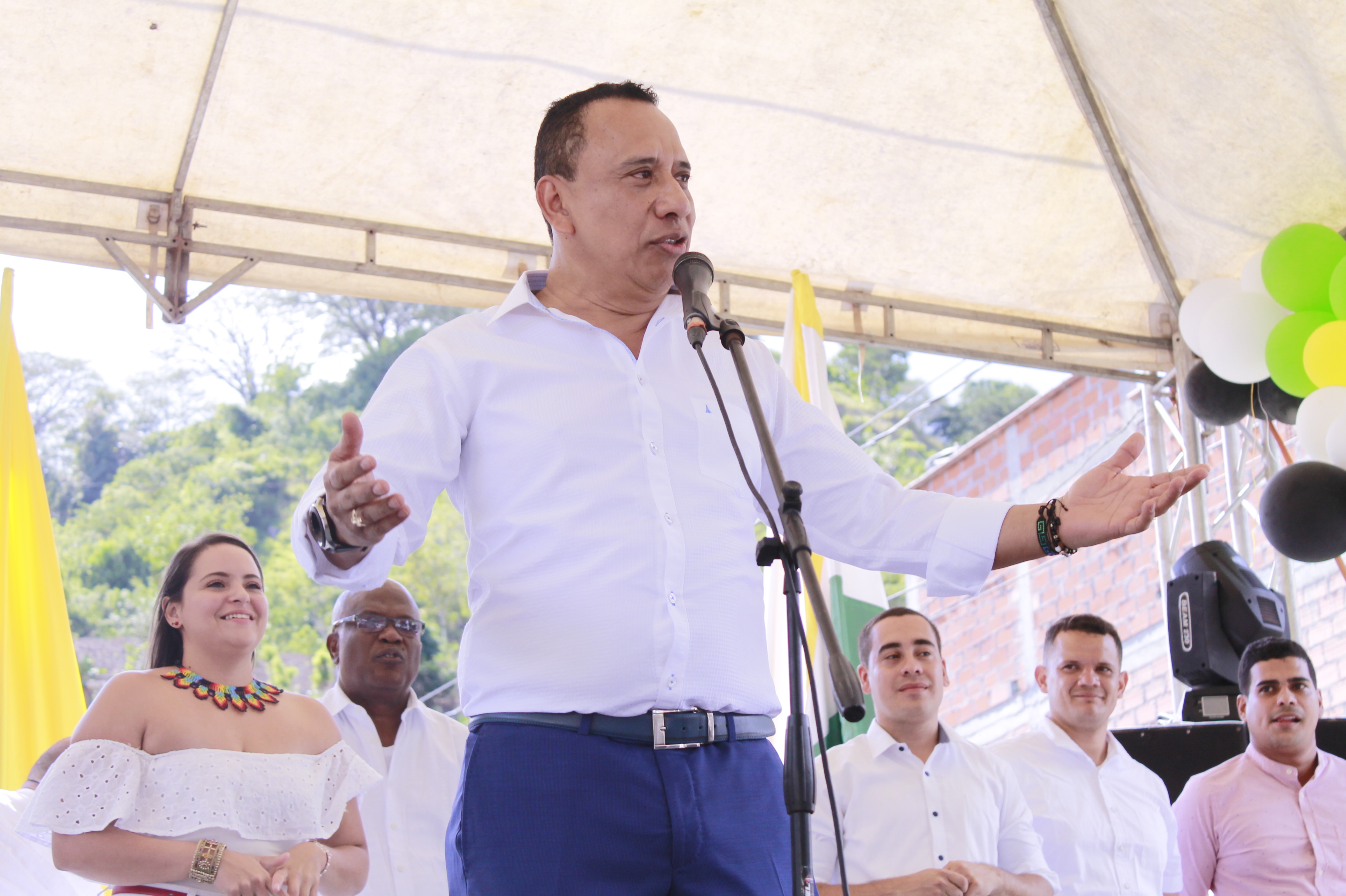 El alcalde de Dabeiba, Leyton Urrego, y su familia, hacen parte de las cerca de 45.000 víctimas que ha dejado el conflicto en esta zona de Antioquia.