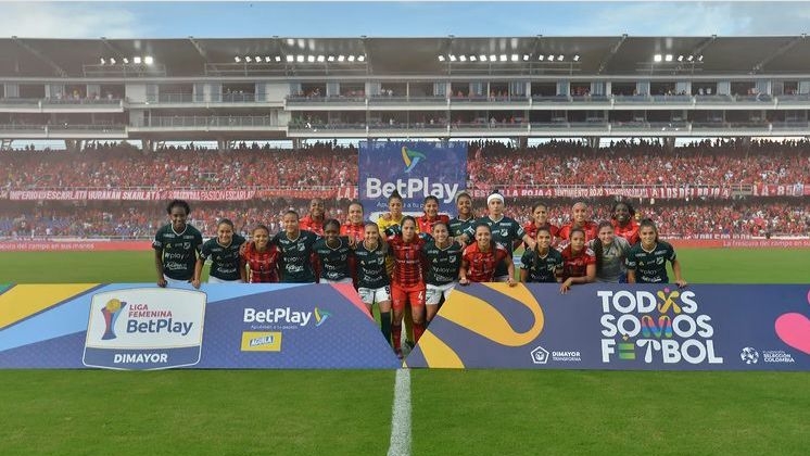 América de Cali y Deportivo Cali. Finalista y semifinalistas de la liga femenina 2022. Partido jugado en el Pascual Guerrero.
